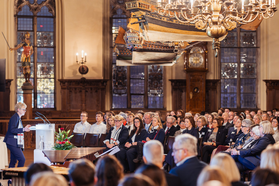 150 Jahre Schwesternschaft Bremen: Pflege in Bewegung