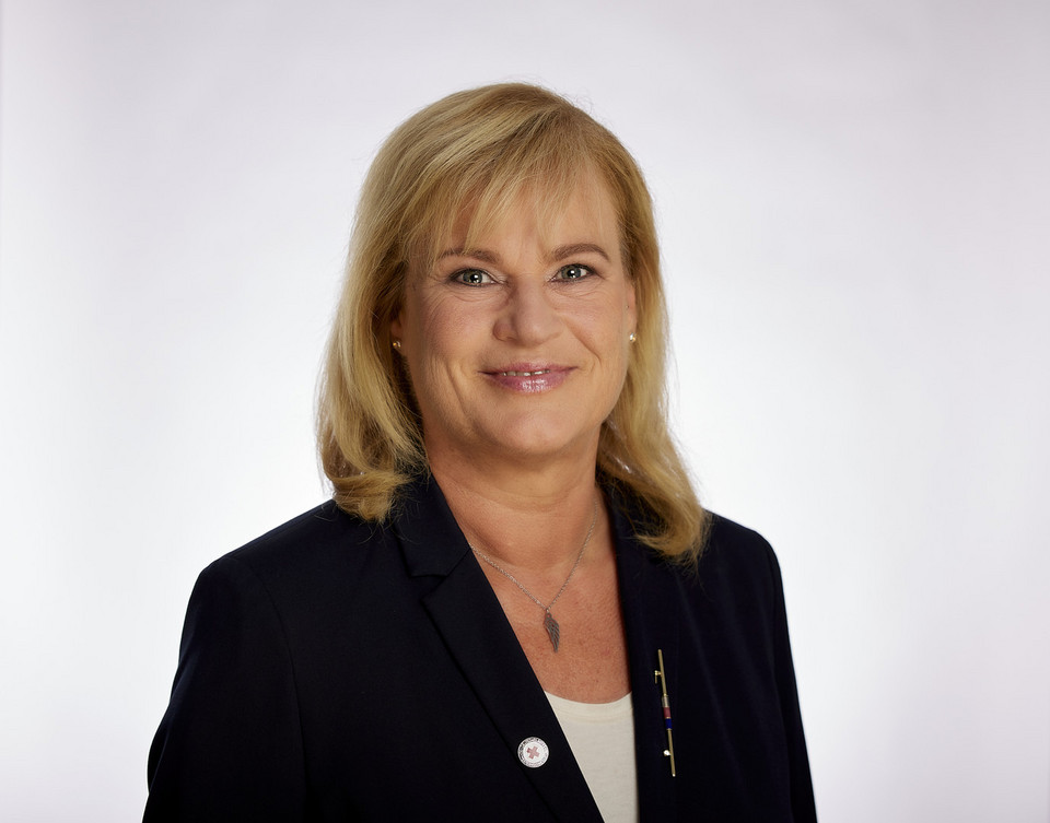 Website Motive im Bürogebäude in Essen. Portrait Anja Rehmann, Oberin.